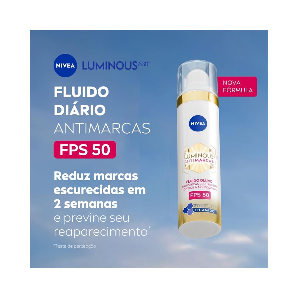 Fluido Facial Nivea mostrando proteção contra manchas e reaparição em fundo azul